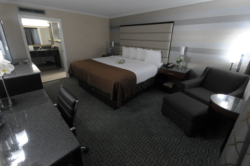 Holiday Inn Plainview-Long Island By Ihg Exterior foto